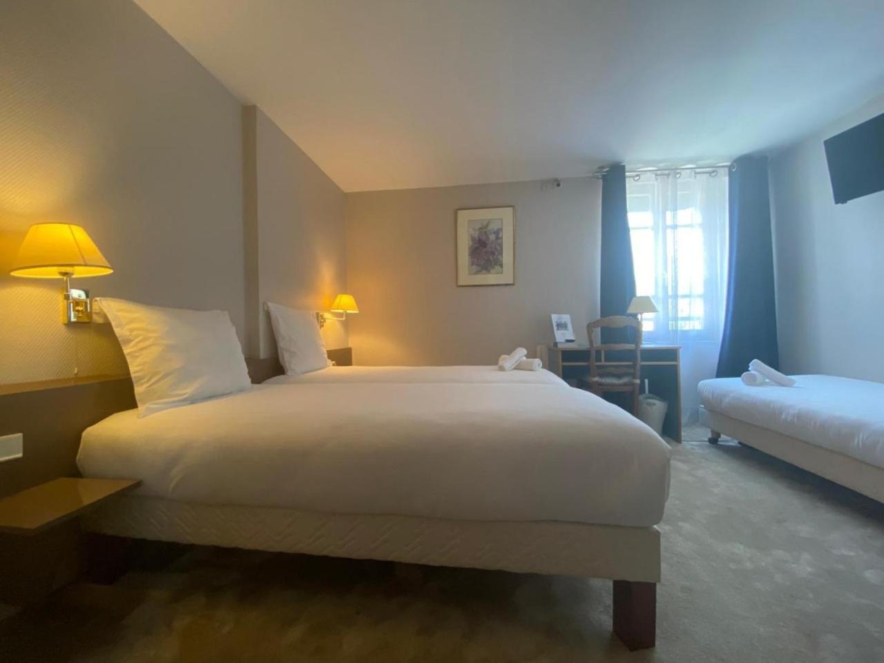 Hotel Des 3 Marches- Logis Hotel Restaurant Le Vésinet Buitenkant foto